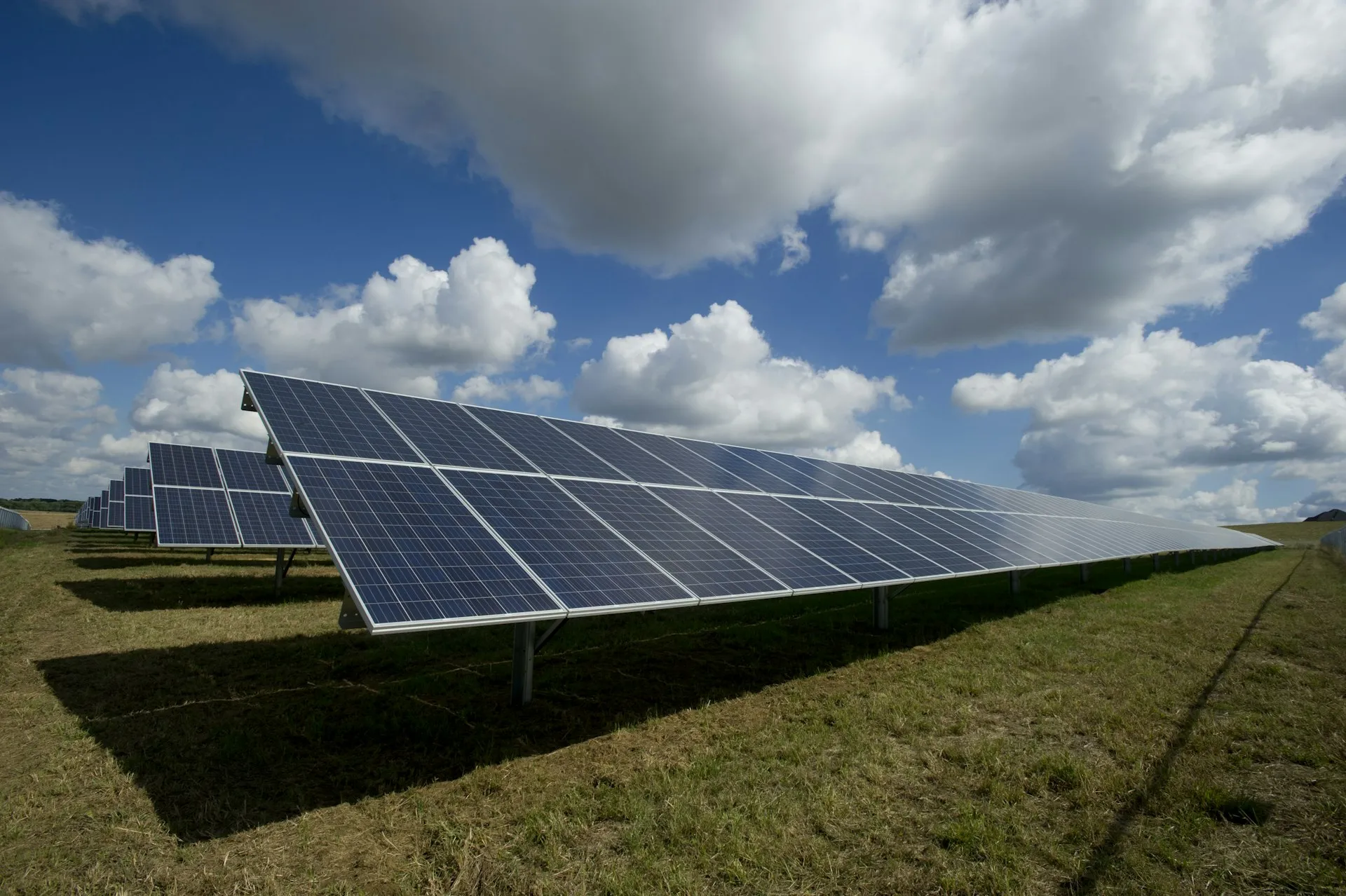 CleanTech Grants Canada: Non-Dilutive Capital for Net-Zero Scale.